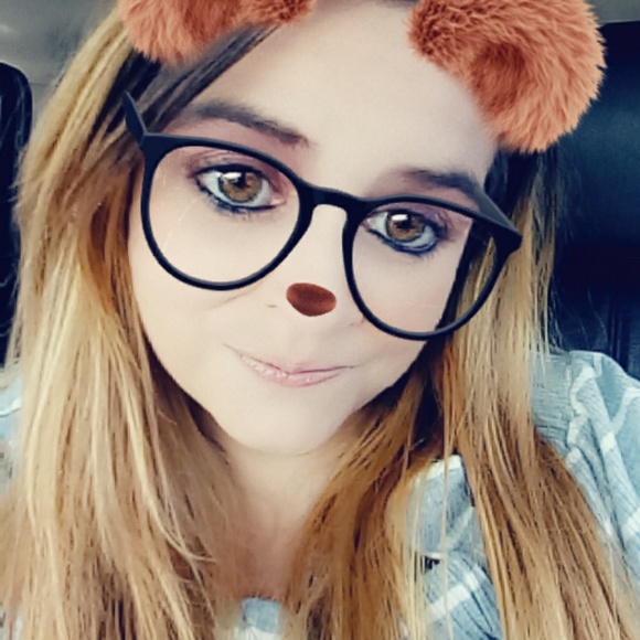 Meet your Posher, Tabitha - Picture 1 of 1